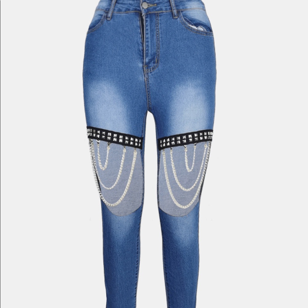 Full Size Chain Detail Cutout Skinny Jeans 👖